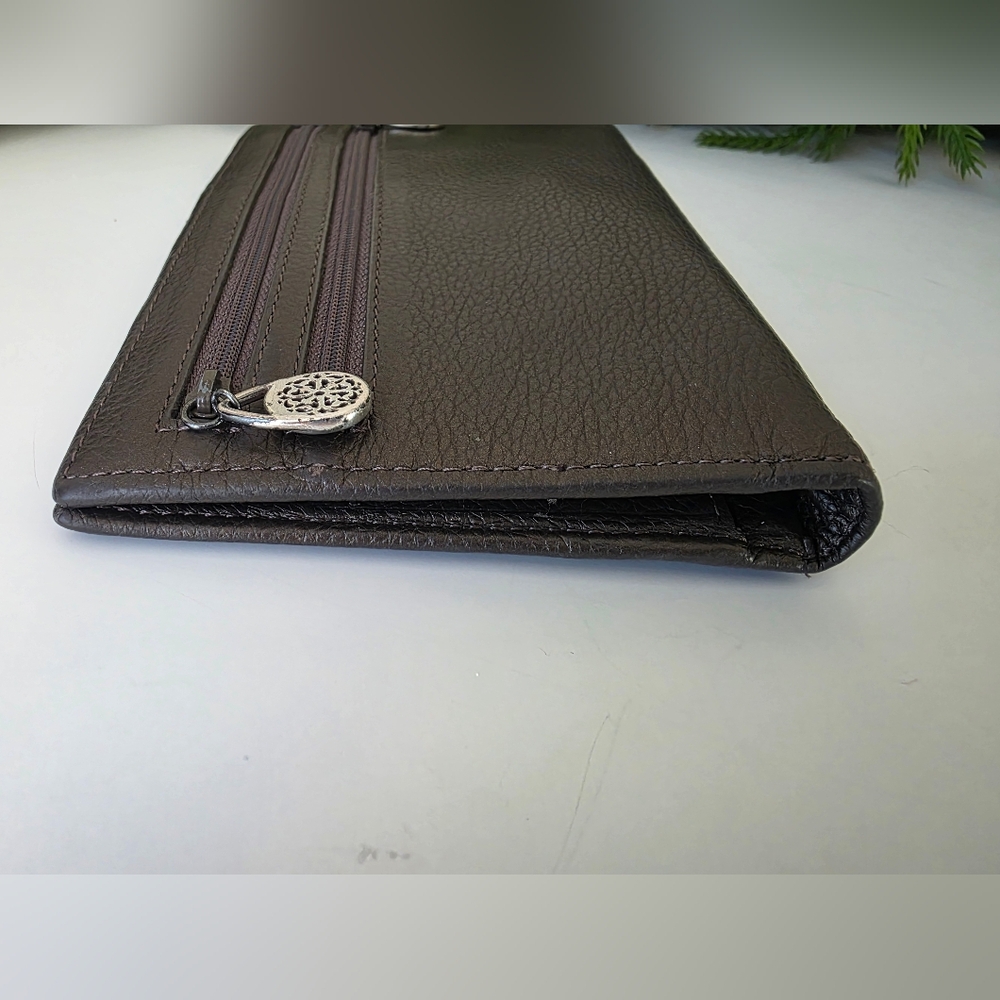 Brighton Ferrara Folio Wallet Pebbled Gray Leather Medallion Accent- Like New - Picture 3 of 13